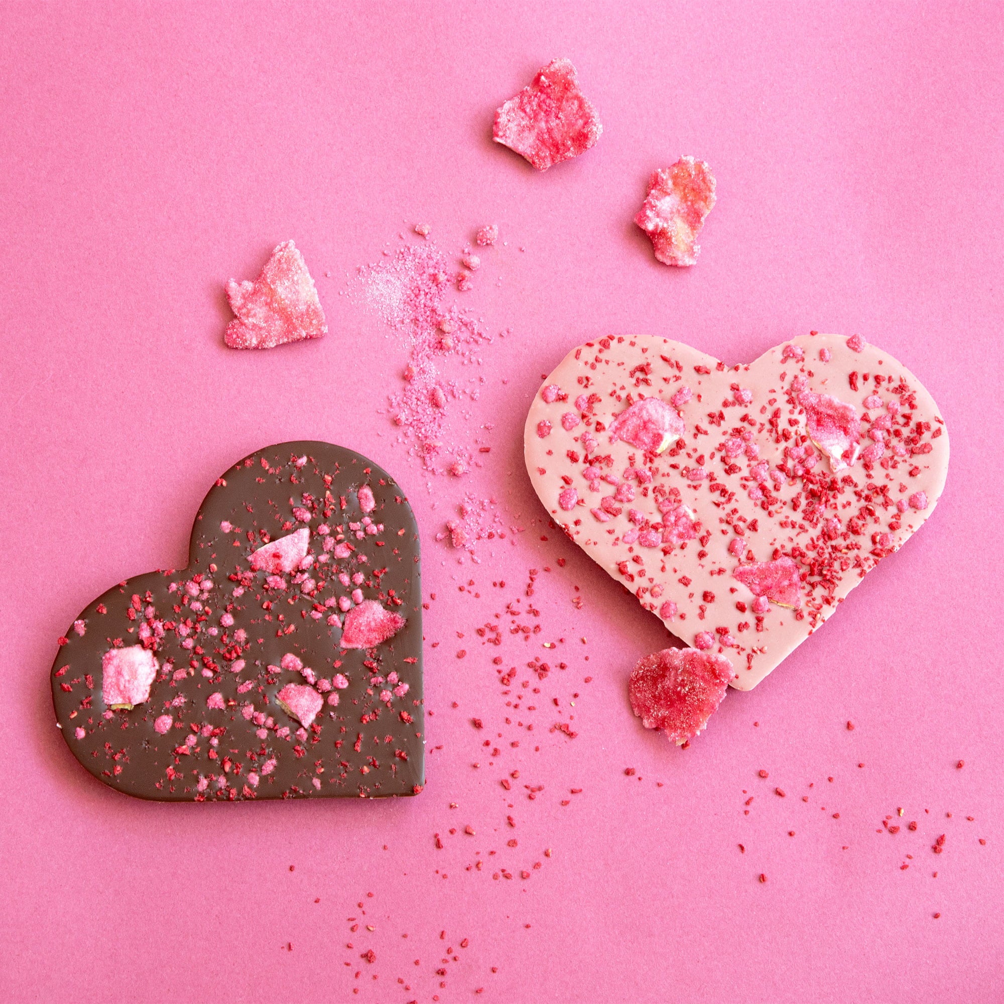 HANDGEMACHTE HERZTAFEL MIT ROSENBLÄTTERN