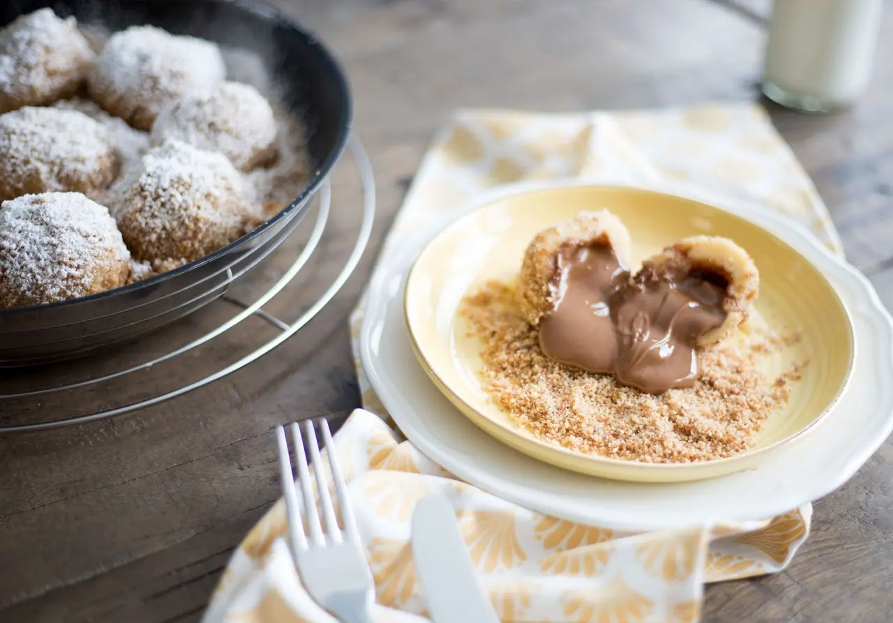 Nougatknödel mit süßen Semmelbröseln