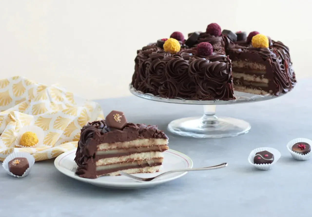 Schokoladen-Marzipan Torte mit Pralinen Rausch