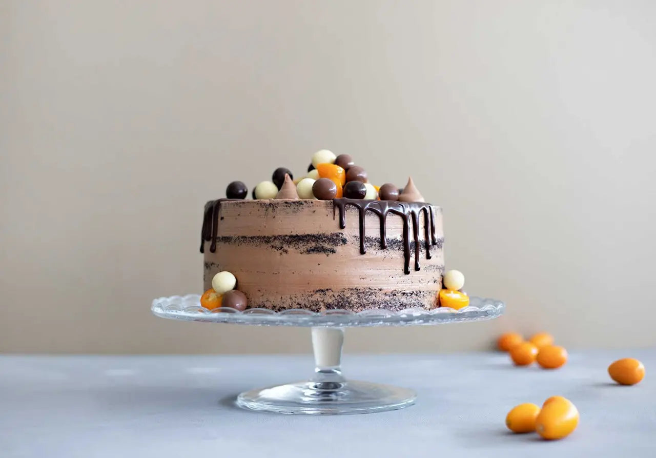 Naked Cake mit Edelkakao-Schokolade und Orangen-Mascarpone-Füllung