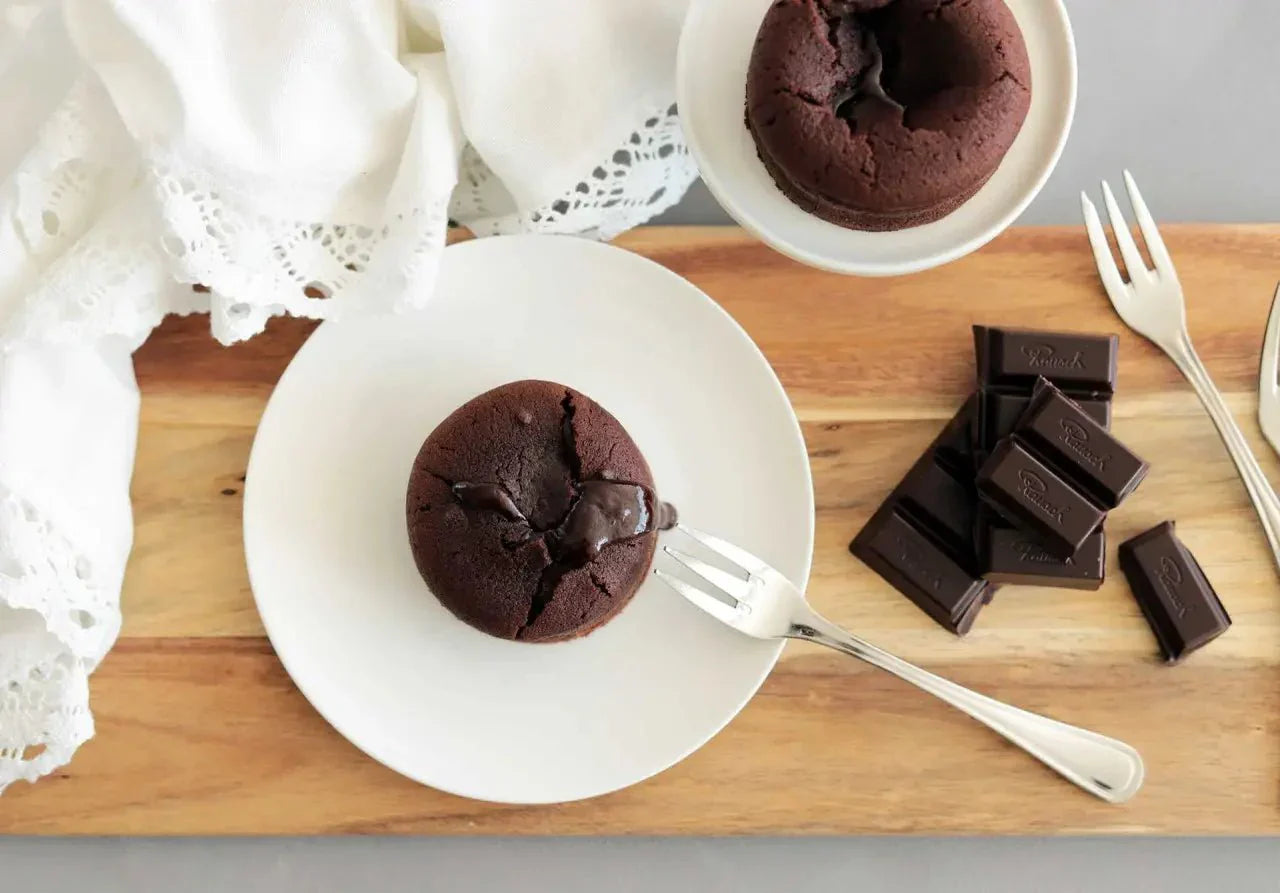 Warmer Schokoladen-Kuchen mit flüssigem Kern Rausch