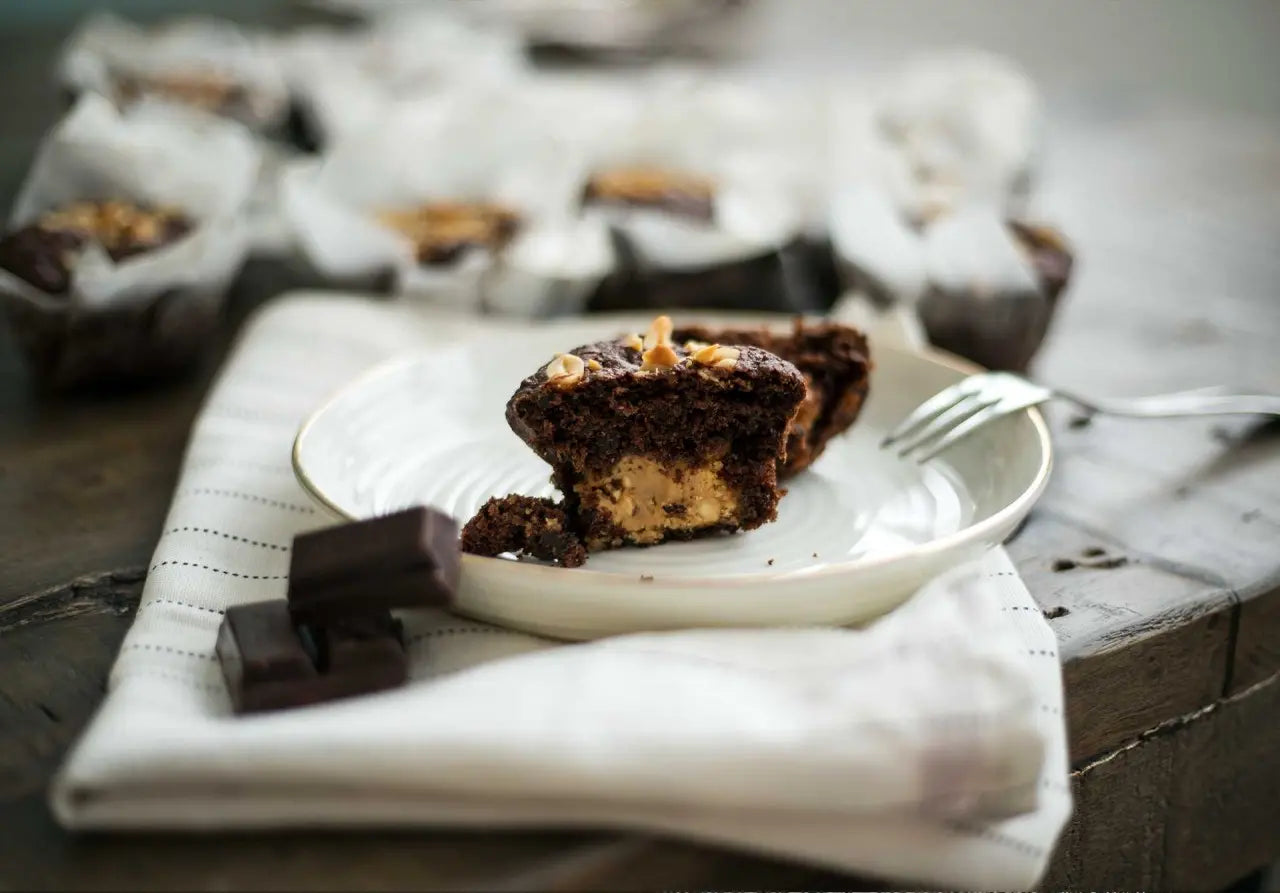 Schokoladen-Erdnuss-Muffins mit dunkler Edelkakao-Schokolade