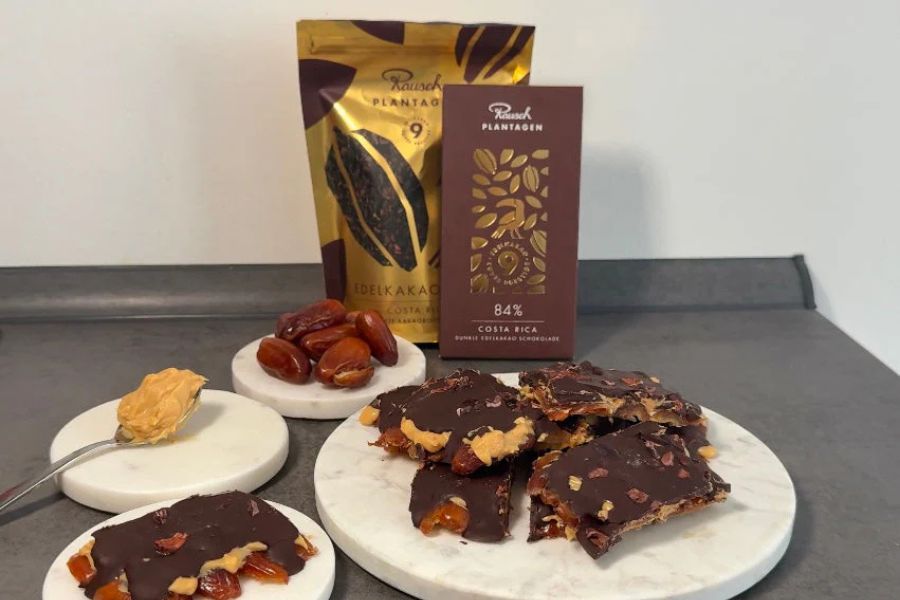 Dattel-Schokoladen Bites mit Erdnussbutter