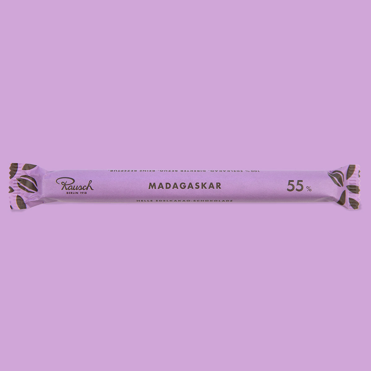 Schmaler lilafarbener Schokoladenstick „Madagaskar 55 %“ mit handwerklichem Design. - Rausch