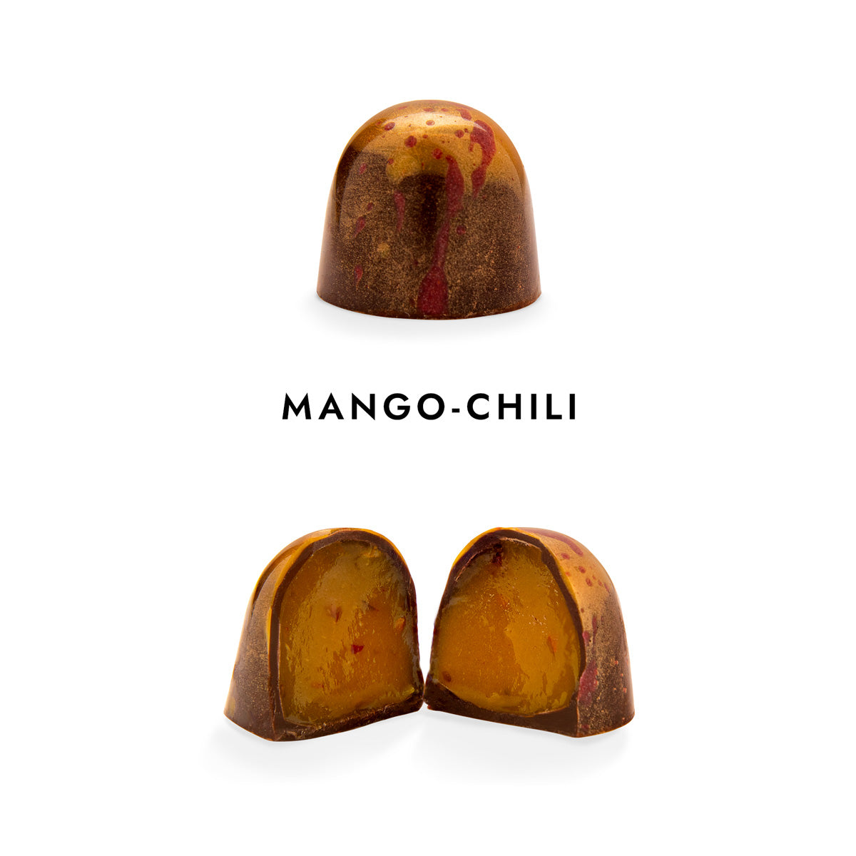 Handwerkliche Mango-Chili Praline mit brauner Schokolade, glänzend und gefüllt. - Rausch