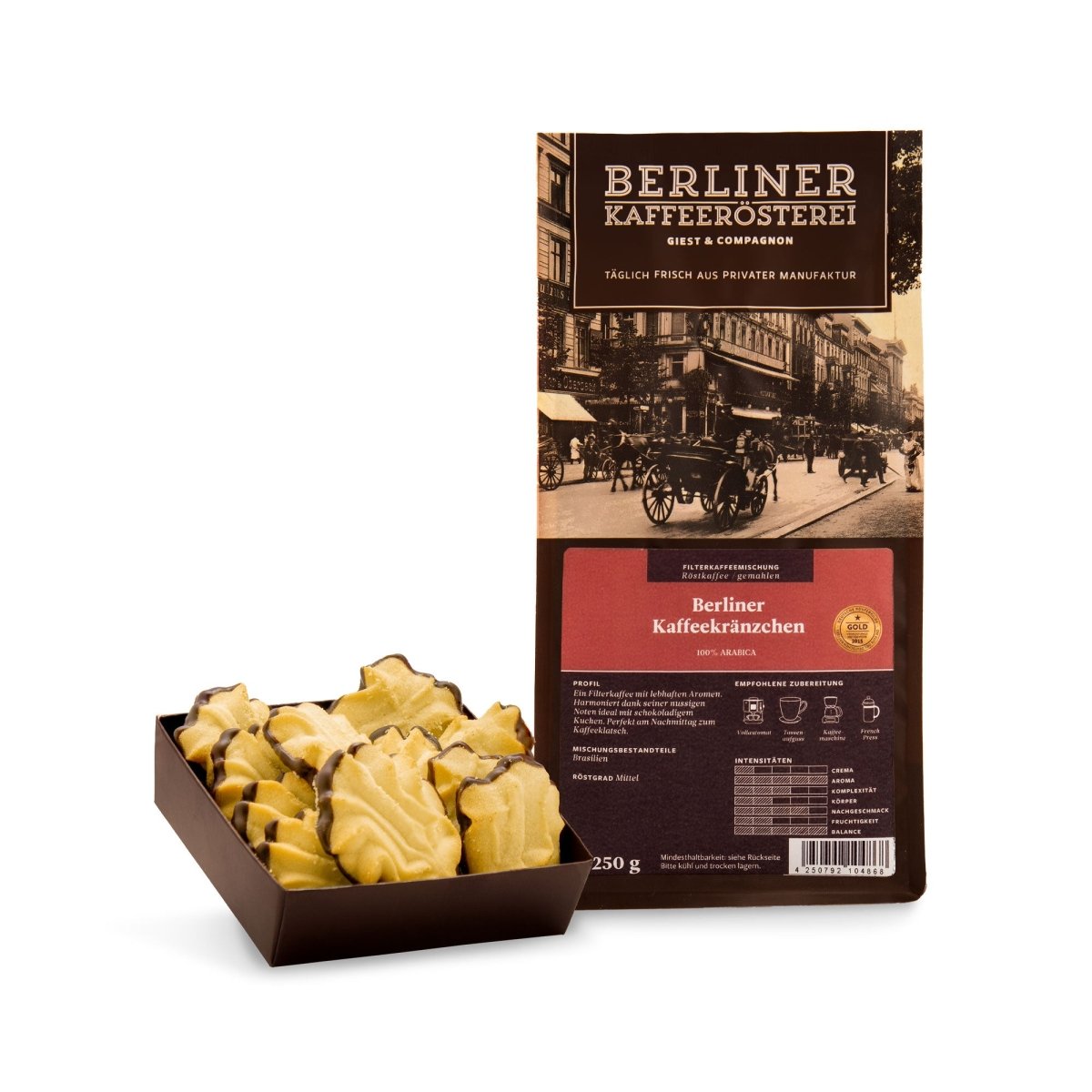 Eine Packung Kaffee der Berliner Kaffeerösterei und Bärentatzen auf weißem Hintergrund.